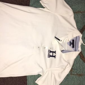 Large TOMMY HILFIGURE shirt.